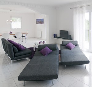 Mit einer Schlafcouch kann auch das Wohnzimmer zum Gästezimmer werden.