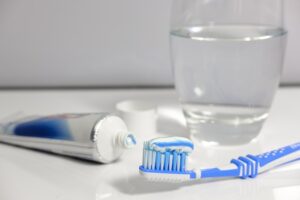 Keimschleudern im Bad: Zahnbürste und Zahnputzbecher - Hygiene